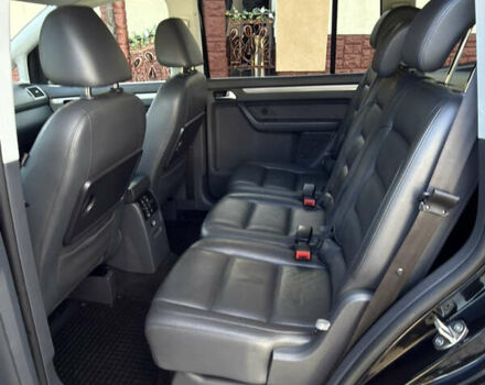 Черный Фольксваген Кросс Туран, объемом двигателя 2 л и пробегом 260 тыс. км за 12700 $, фото 42 на Automoto.ua