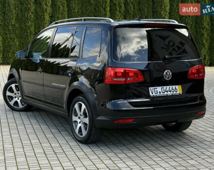 Черный Фольксваген Кросс Туран, объемом двигателя 2 л и пробегом 260 тыс. км за 12700 $, фото 13 на Automoto.ua