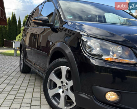 Черный Фольксваген Кросс Туран, объемом двигателя 2 л и пробегом 260 тыс. км за 12700 $, фото 6 на Automoto.ua