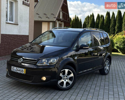 Черный Фольксваген Кросс Туран, объемом двигателя 2 л и пробегом 260 тыс. км за 12700 $, фото 24 на Automoto.ua