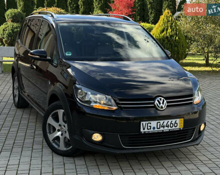 Черный Фольксваген Кросс Туран, объемом двигателя 2 л и пробегом 260 тыс. км за 12700 $, фото 2 на Automoto.ua