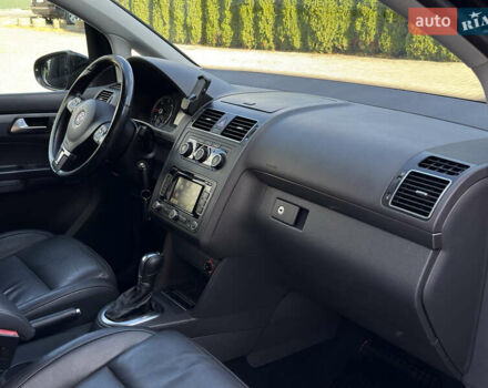 Черный Фольксваген Кросс Туран, объемом двигателя 2 л и пробегом 260 тыс. км за 12700 $, фото 48 на Automoto.ua