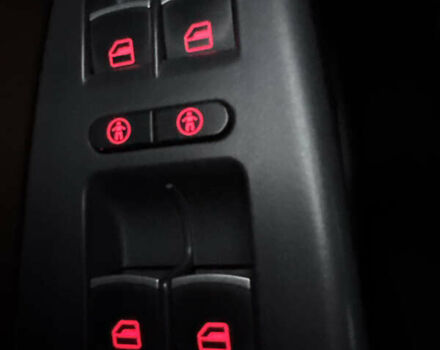 Черный Фольксваген Кросс Туран, объемом двигателя 2 л и пробегом 255 тыс. км за 12499 $, фото 108 на Automoto.ua