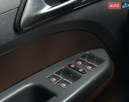 Черный Фольксваген Кросс Туран, объемом двигателя 2 л и пробегом 255 тыс. км за 12499 $, фото 69 на Automoto.ua