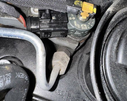 Черный Фольксваген Кросс Туран, объемом двигателя 2 л и пробегом 255 тыс. км за 12499 $, фото 98 на Automoto.ua