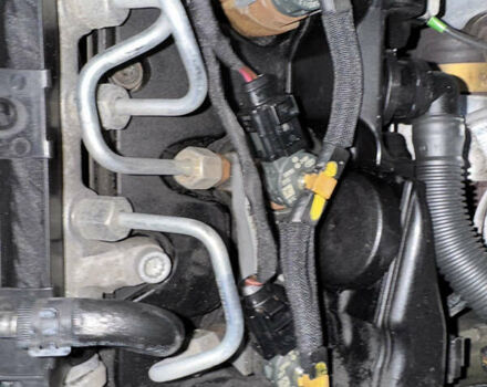 Черный Фольксваген Кросс Туран, объемом двигателя 2 л и пробегом 255 тыс. км за 12499 $, фото 95 на Automoto.ua