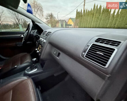 Черный Фольксваген Кросс Туран, объемом двигателя 2 л и пробегом 255 тыс. км за 12499 $, фото 42 на Automoto.ua