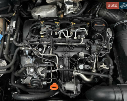 Черный Фольксваген Кросс Туран, объемом двигателя 2 л и пробегом 255 тыс. км за 12499 $, фото 97 на Automoto.ua