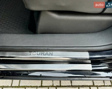 Черный Фольксваген Кросс Туран, объемом двигателя 2 л и пробегом 255 тыс. км за 12499 $, фото 31 на Automoto.ua