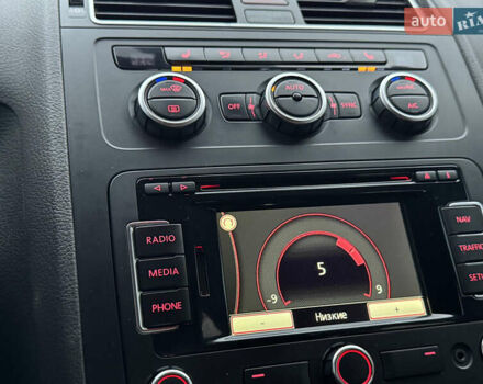 Черный Фольксваген Кросс Туран, объемом двигателя 2 л и пробегом 255 тыс. км за 12499 $, фото 78 на Automoto.ua