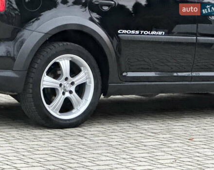 Черный Фольксваген Кросс Туран, объемом двигателя 2 л и пробегом 255 тыс. км за 12499 $, фото 84 на Automoto.ua