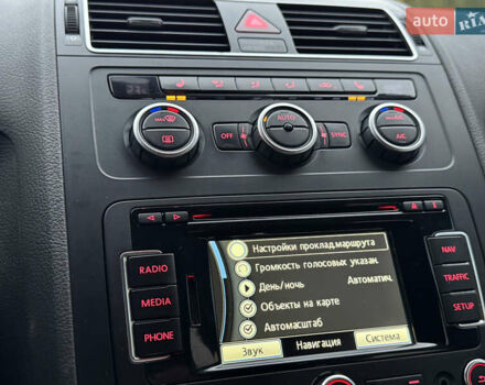 Черный Фольксваген Кросс Туран, объемом двигателя 2 л и пробегом 255 тыс. км за 12499 $, фото 73 на Automoto.ua