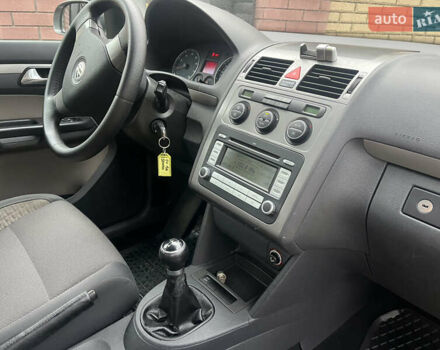 Коричневый Фольксваген Кросс Туран, объемом двигателя 1.6 л и пробегом 208 тыс. км за 8300 $, фото 51 на Automoto.ua