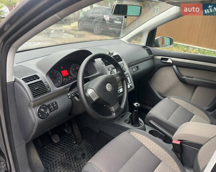 Коричневый Фольксваген Кросс Туран, объемом двигателя 1.6 л и пробегом 208 тыс. км за 8300 $, фото 38 на Automoto.ua