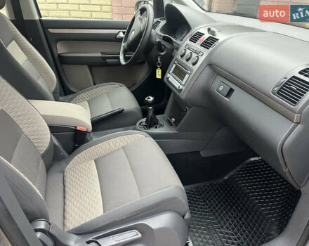 Коричневый Фольксваген Кросс Туран, объемом двигателя 1.6 л и пробегом 208 тыс. км за 8300 $, фото 55 на Automoto.ua