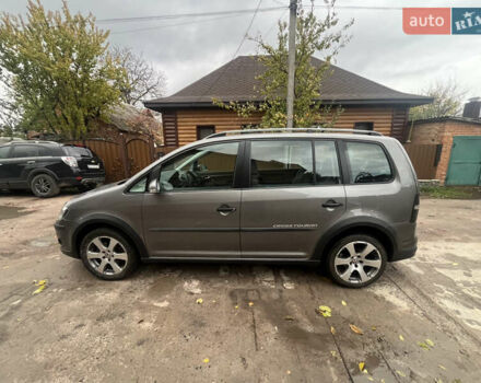 Коричневый Фольксваген Кросс Туран, объемом двигателя 1.6 л и пробегом 208 тыс. км за 8300 $, фото 1 на Automoto.ua