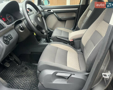 Коричневый Фольксваген Кросс Туран, объемом двигателя 1.6 л и пробегом 208 тыс. км за 8300 $, фото 41 на Automoto.ua