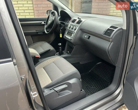 Коричневый Фольксваген Кросс Туран, объемом двигателя 1.6 л и пробегом 208 тыс. км за 8300 $, фото 54 на Automoto.ua