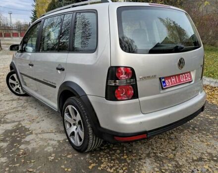 Сірий Фольксваген Кросс Туран, об'ємом двигуна 1.4 л та пробігом 159 тис. км за 8300 $, фото 25 на Automoto.ua