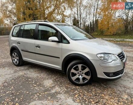Сірий Фольксваген Кросс Туран, об'ємом двигуна 1.4 л та пробігом 159 тис. км за 8300 $, фото 10 на Automoto.ua