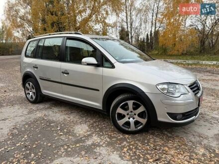 Сірий Фольксваген Кросс Туран, об'ємом двигуна 1.4 л та пробігом 159 тис. км за 8300 $, фото 1 на Automoto.ua