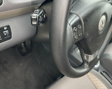 Синий Фольксваген Кросс Туран, объемом двигателя 1.4 л и пробегом 198 тыс. км за 6750 $, фото 19 на Automoto.ua