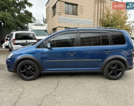 Синий Фольксваген Кросс Туран, объемом двигателя 1.4 л и пробегом 324 тыс. км за 5500 $, фото 1 на Automoto.ua