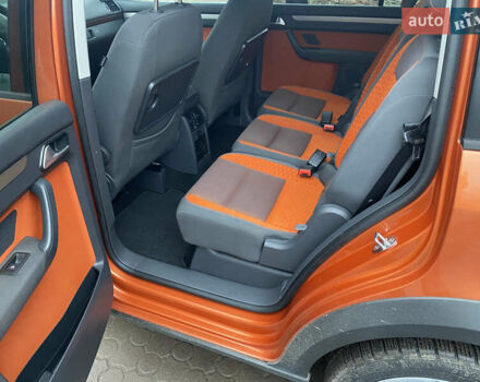Помаранчевий Фольксваген Кросс Туран, об'ємом двигуна 1.4 л та пробігом 200 тис. км за 7500 $, фото 21 на Automoto.ua
