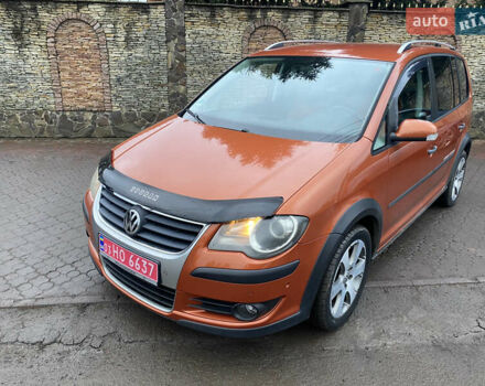 Помаранчевий Фольксваген Кросс Туран, об'ємом двигуна 1.4 л та пробігом 200 тис. км за 7500 $, фото 5 на Automoto.ua