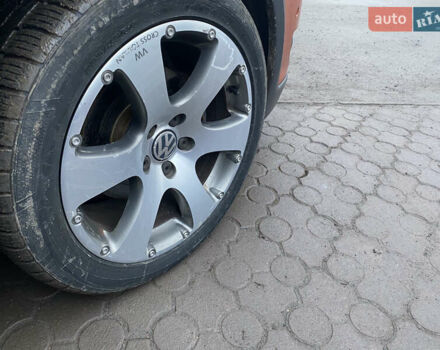 Помаранчевий Фольксваген Кросс Туран, об'ємом двигуна 1.4 л та пробігом 200 тис. км за 7500 $, фото 25 на Automoto.ua