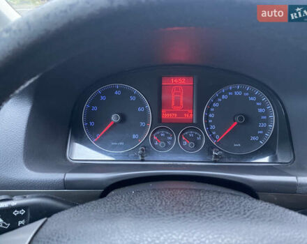 Помаранчевий Фольксваген Кросс Туран, об'ємом двигуна 1.4 л та пробігом 200 тис. км за 7500 $, фото 12 на Automoto.ua