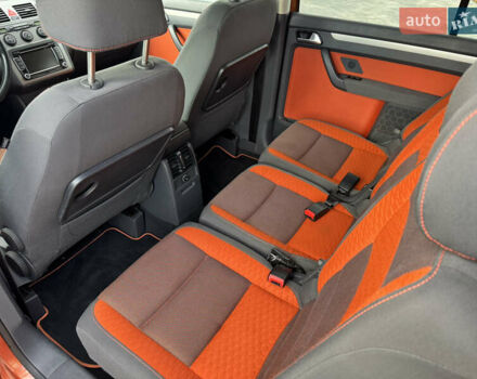 Оранжевый Фольксваген Кросс Туран, объемом двигателя 1.4 л и пробегом 232 тыс. км за 8300 $, фото 77 на Automoto.ua