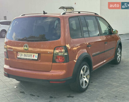 Оранжевый Фольксваген Кросс Туран, объемом двигателя 1.4 л и пробегом 232 тыс. км за 8300 $, фото 25 на Automoto.ua
