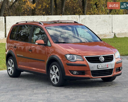 Оранжевый Фольксваген Кросс Туран, объемом двигателя 1.4 л и пробегом 232 тыс. км за 8300 $, фото 56 на Automoto.ua
