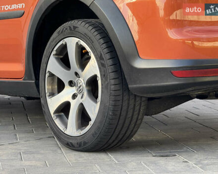 Оранжевый Фольксваген Кросс Туран, объемом двигателя 1.4 л и пробегом 232 тыс. км за 8300 $, фото 17 на Automoto.ua