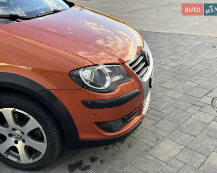 Оранжевый Фольксваген Кросс Туран, объемом двигателя 1.4 л и пробегом 232 тыс. км за 8300 $, фото 29 на Automoto.ua