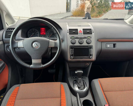 Оранжевый Фольксваген Кросс Туран, объемом двигателя 1.4 л и пробегом 232 тыс. км за 8300 $, фото 80 на Automoto.ua