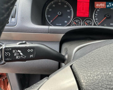 Оранжевый Фольксваген Кросс Туран, объемом двигателя 1.4 л и пробегом 232 тыс. км за 8300 $, фото 71 на Automoto.ua