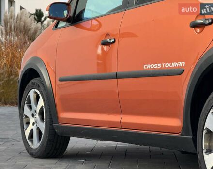 Оранжевый Фольксваген Кросс Туран, объемом двигателя 1.4 л и пробегом 232 тыс. км за 8300 $, фото 19 на Automoto.ua