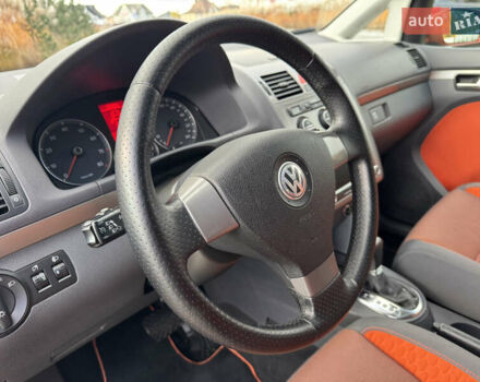 Оранжевый Фольксваген Кросс Туран, объемом двигателя 1.4 л и пробегом 232 тыс. км за 8300 $, фото 72 на Automoto.ua