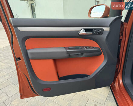 Оранжевый Фольксваген Кросс Туран, объемом двигателя 1.4 л и пробегом 232 тыс. км за 8300 $, фото 66 на Automoto.ua