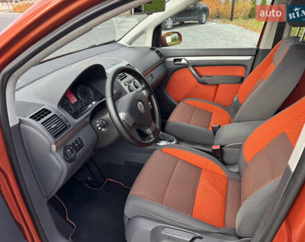 Оранжевый Фольксваген Кросс Туран, объемом двигателя 1.4 л и пробегом 232 тыс. км за 8300 $, фото 59 на Automoto.ua