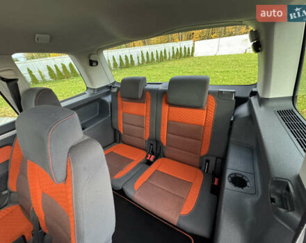 Оранжевый Фольксваген Кросс Туран, объемом двигателя 1.4 л и пробегом 232 тыс. км за 8300 $, фото 76 на Automoto.ua