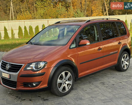 Оранжевый Фольксваген Кросс Туран, объемом двигателя 1.4 л и пробегом 232 тыс. км за 8300 $, фото 10 на Automoto.ua