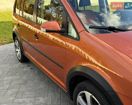 Оранжевый Фольксваген Кросс Туран, объемом двигателя 1.4 л и пробегом 232 тыс. км за 8300 $, фото 30 на Automoto.ua
