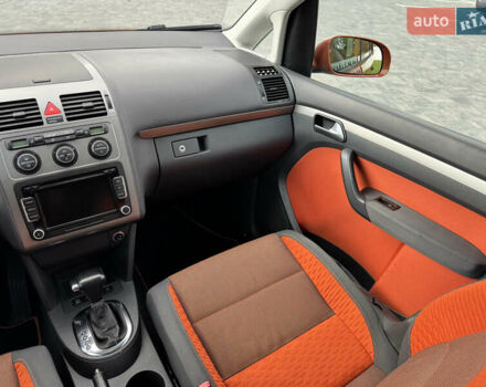 Оранжевый Фольксваген Кросс Туран, объемом двигателя 1.4 л и пробегом 232 тыс. км за 8300 $, фото 82 на Automoto.ua