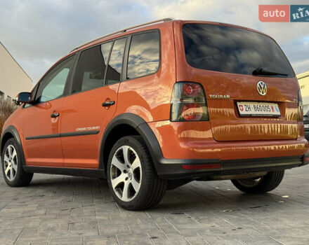 Оранжевый Фольксваген Кросс Туран, объемом двигателя 1.4 л и пробегом 232 тыс. км за 8300 $, фото 16 на Automoto.ua