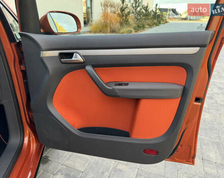 Оранжевый Фольксваген Кросс Туран, объемом двигателя 1.4 л и пробегом 232 тыс. км за 8300 $, фото 94 на Automoto.ua