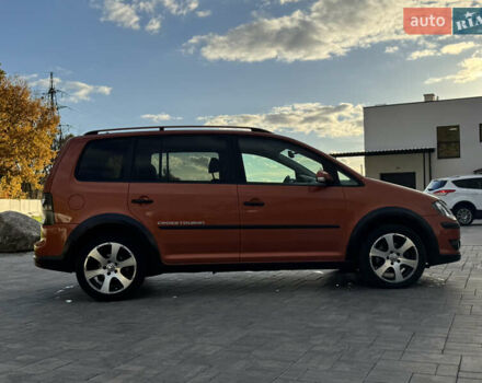 Оранжевый Фольксваген Кросс Туран, объемом двигателя 1.4 л и пробегом 232 тыс. км за 8300 $, фото 26 на Automoto.ua