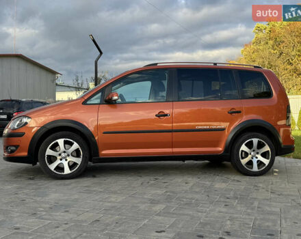 Оранжевый Фольксваген Кросс Туран, объемом двигателя 1.4 л и пробегом 232 тыс. км за 8300 $, фото 13 на Automoto.ua